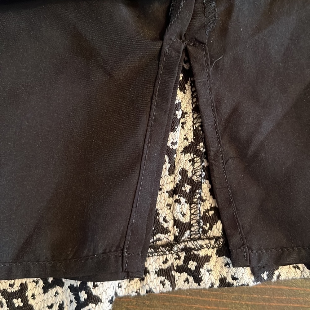 Ladies Skirt with Subtle Ruffle - Picture 2 of 4